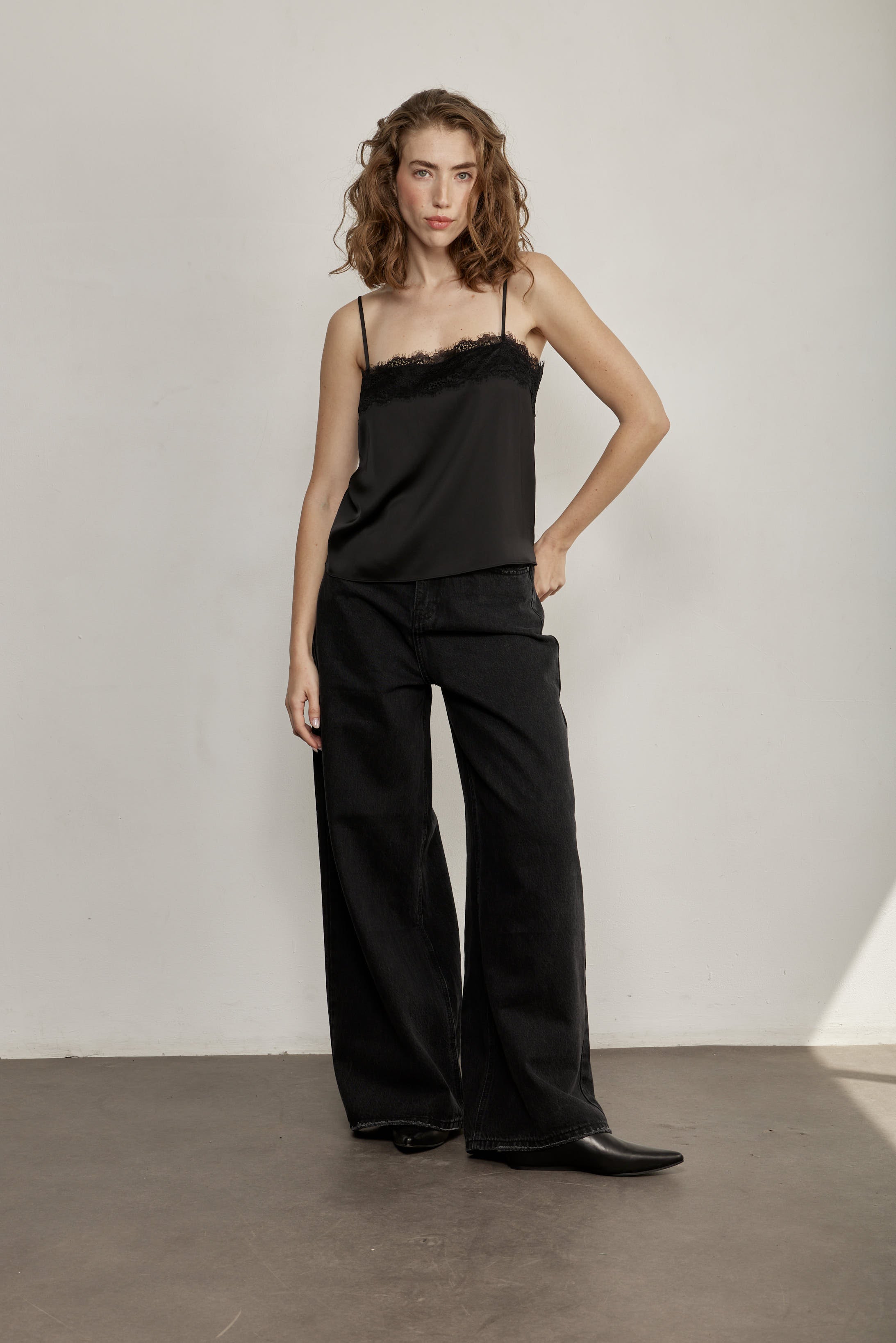 Suna Top Black detail